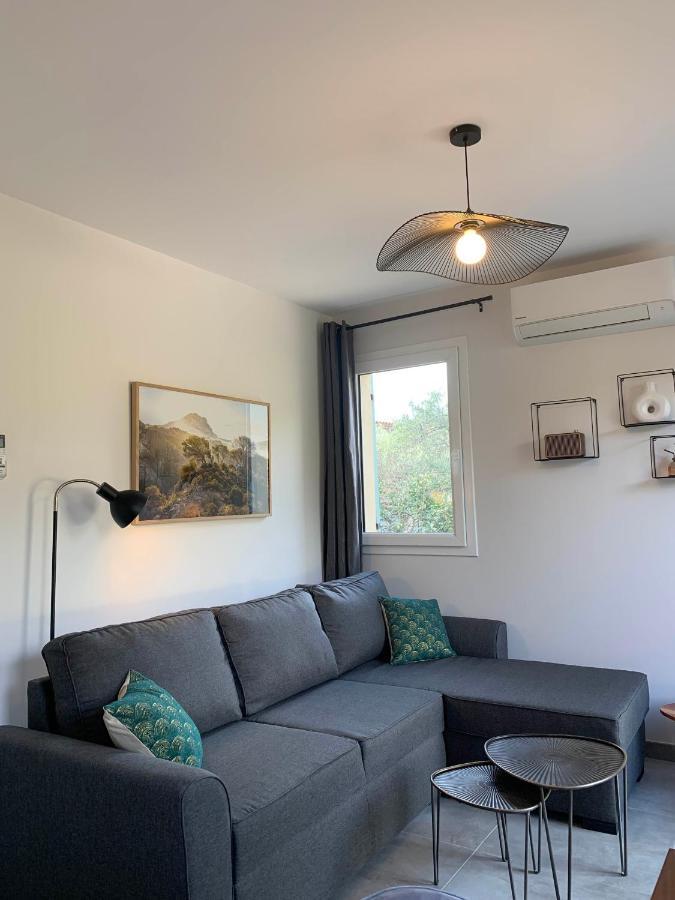 הוילה קוקורון Le Cabanon De Livia Avec Piscine Privee מראה חיצוני תמונה